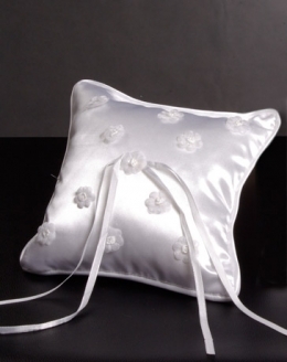  100392 White Wedding Rings Pillow 